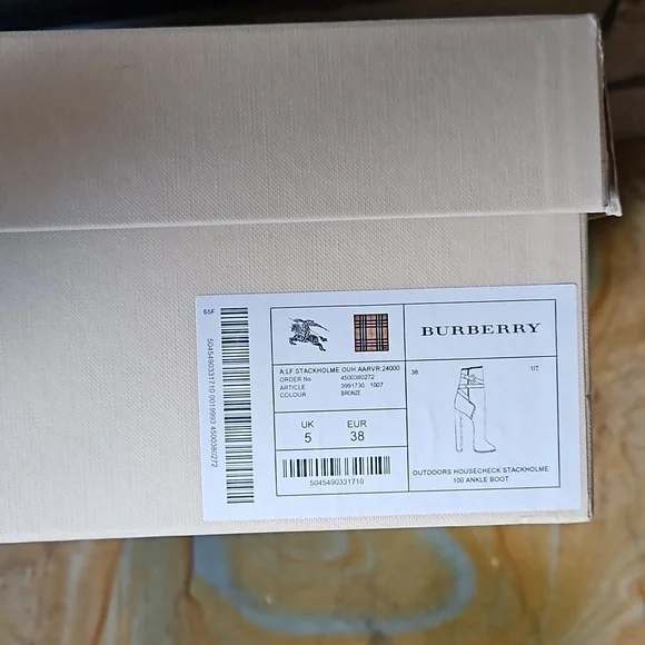 Authentic Burberry booties - Picture 11 of 11